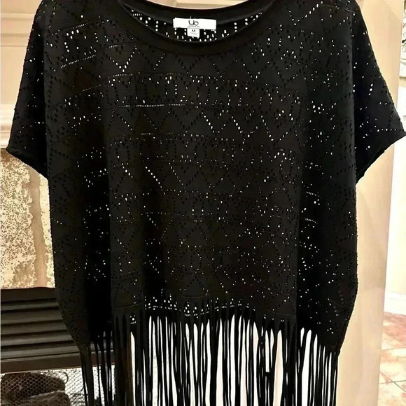 Ya Los Angeles black top with fringe-cut out pattern-worn once-size M - Picture 5 of 5